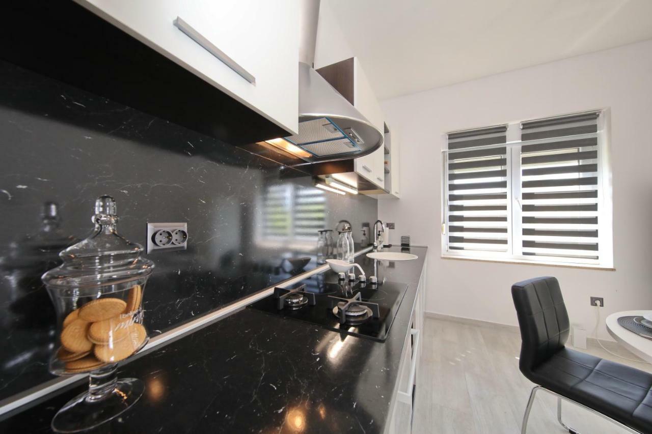Hacienda Mia With Pool,Bbq,Free Parking Villa Zadar Bagian luar foto