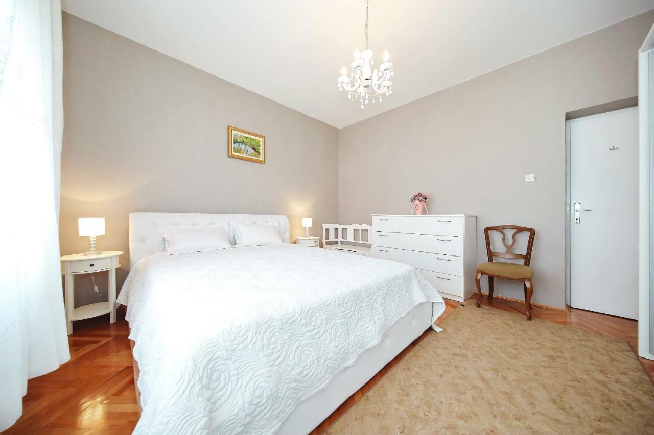 Hacienda Mia With Pool,Bbq,Free Parking Villa Zadar Bagian luar foto